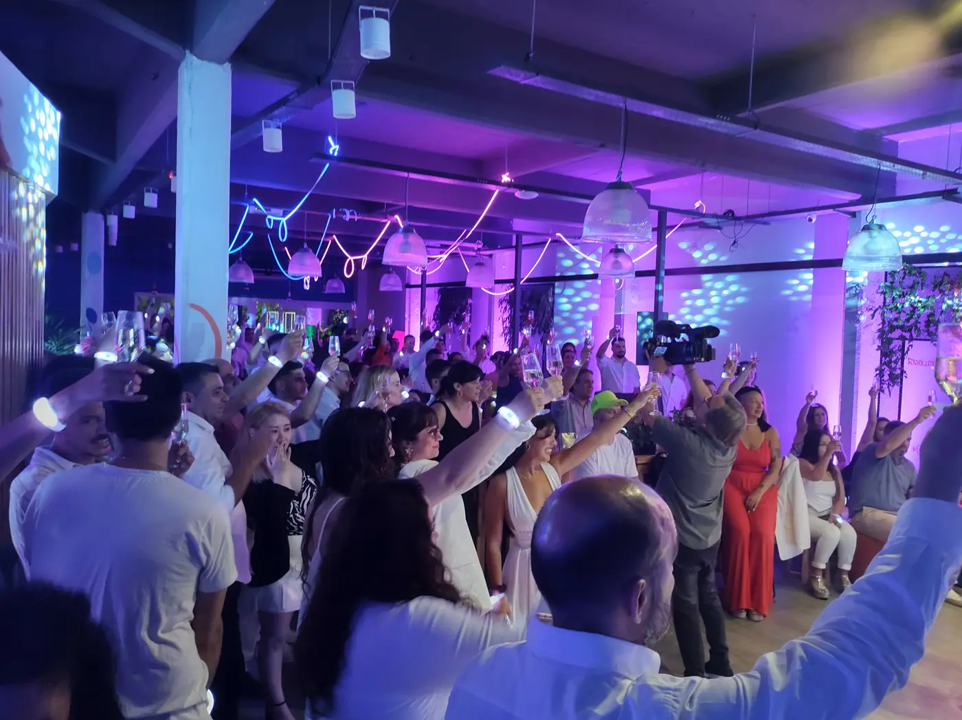 Evento de Infosis en Mar del Plata con pulseras LED
